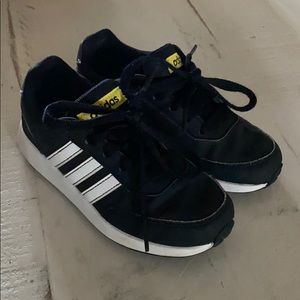 Kids adidas tennis shoes